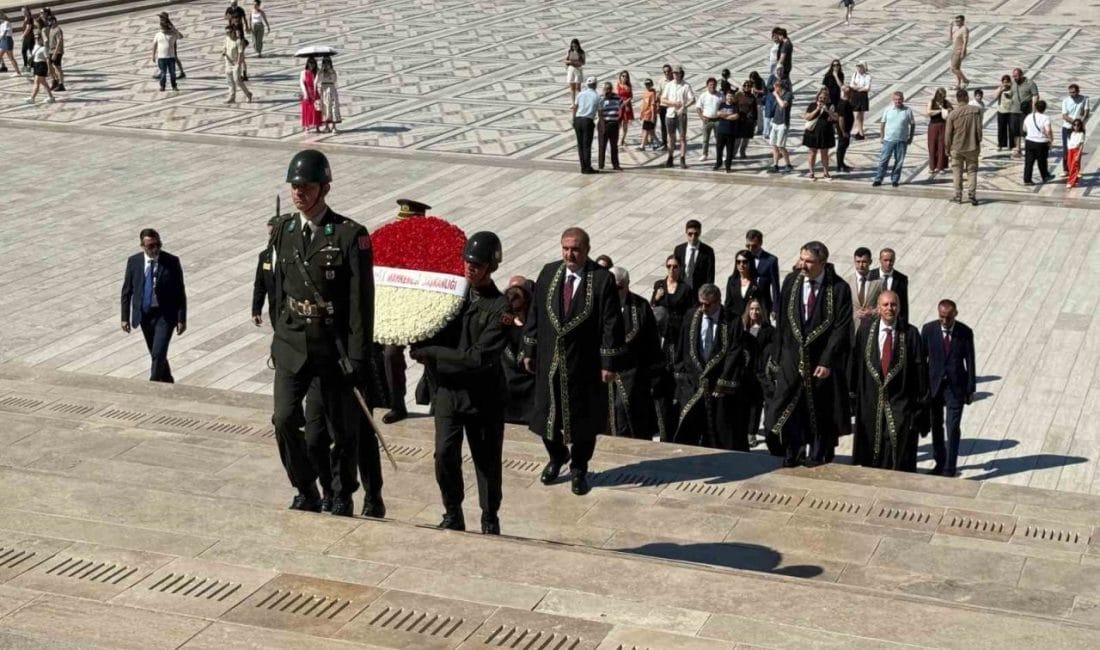 Uyuşmazlık Mahkemesi, kuruluşunun 80. yıl dönümü dolayısıyla Anıtkabir’i ziyaret etti.