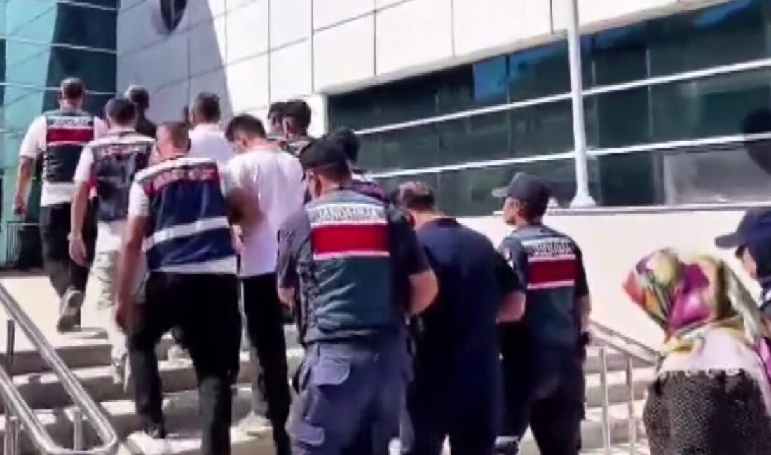 Adıyaman İl Jandarma Komutanlığı ekiplerince yapılan uyuşturucu operasyonlarında yakalanan 43