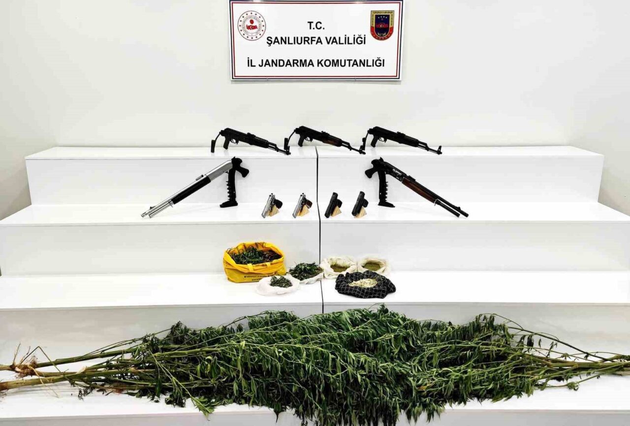 Şanlıurfa’nın Viranşehir ilçesinde jandarma tarafından 3 ayrı adrese düzenlenen operasyonda