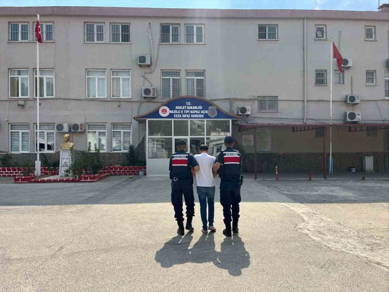 Aydın’ın Nazilli ilçesinde ’kullanmak için uyuşturucu veya uyarıcı madde satın