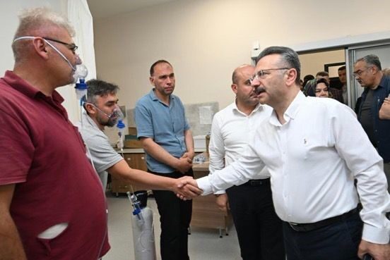 Eskişehir Valisi Hüseyin Aksoy, orman yangınında dumandan etkilenen ve tedavi