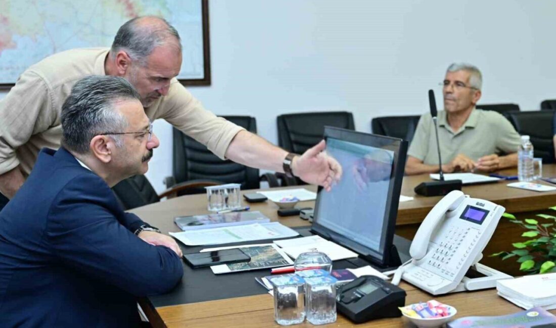 Eskişehir Valisi Hüseyin Aksoy, Seyitgazi İlçesi’ndeki orman yangınını Güvenlik ve