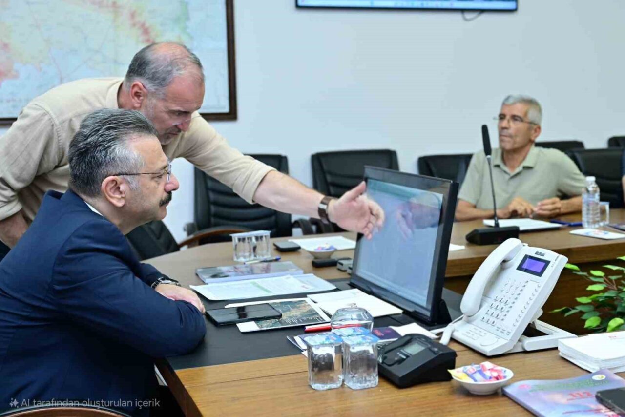 Eskişehir Valisi Hüseyin Aksoy, Seyitgazi İlçesi’ndeki orman yangınını Güvenlik ve