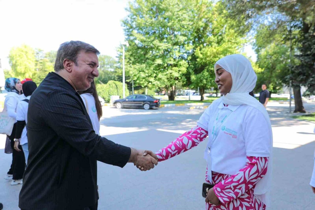 Türkçe Yaz Okulu programı kapsamında 12 farklı ülkeden Erzincan’a gelen