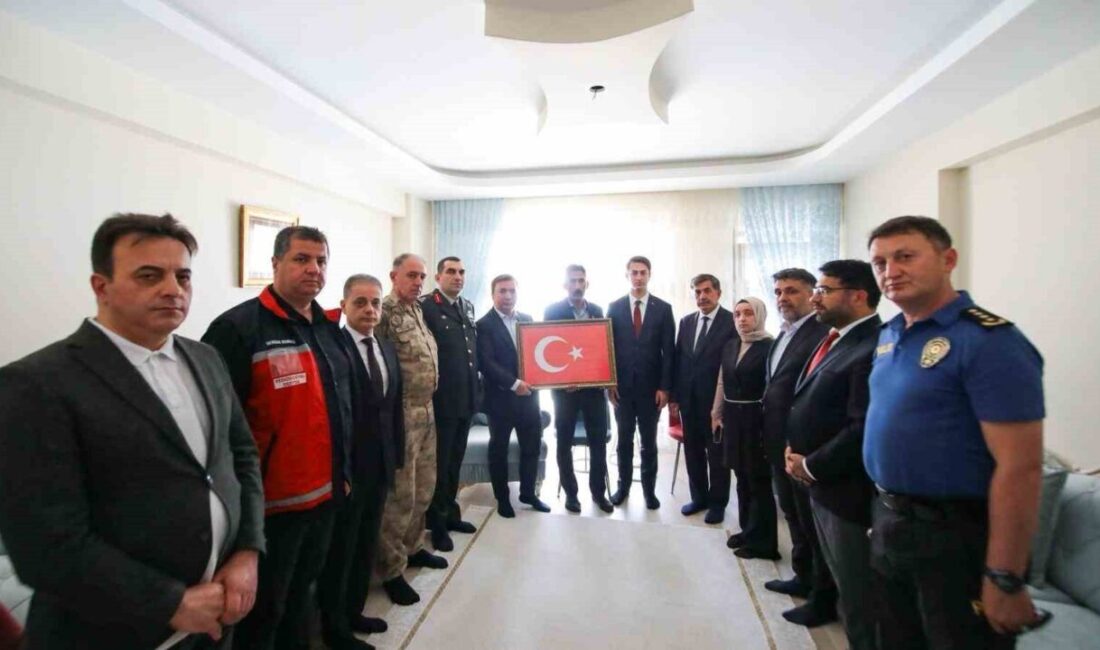 Erzincan Valisi Hamza Aydoğdu; Erzincan Belediye Başkanı Bekir Aksun, 3.