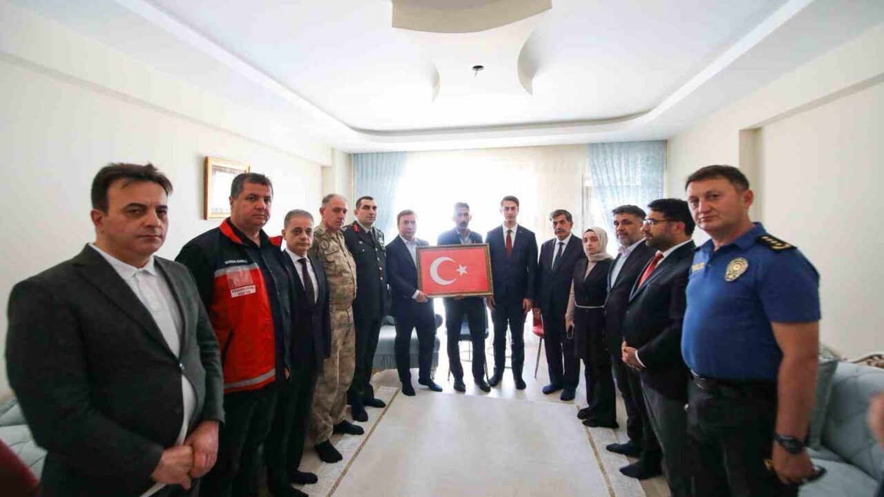 Erzincan Valisi Hamza Aydoğdu; Erzincan Belediye Başkanı Bekir Aksun, 3.