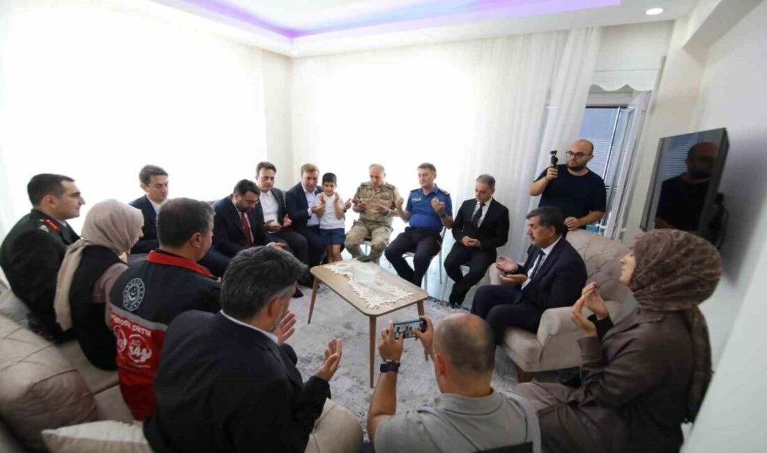 Erzincan Valisi Hamza Aydoğdu, il protokolüyle birlikte Şehit Piyade Uzman