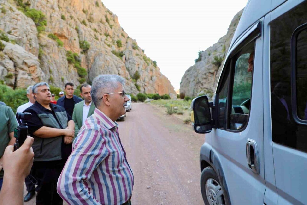 Niğde Valisi Cahit Çelik, Çamardı ilçesine bağlı Çukurbağ Köyü’nde gerçekleştirilen