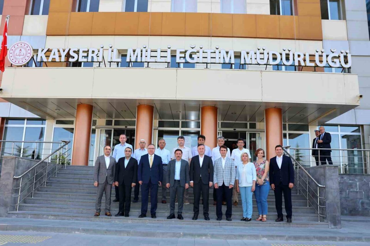 Kayseri Valisi Gökmen Çiçek, kurum ziyaretleri kapsamında İl Millî Eğitim