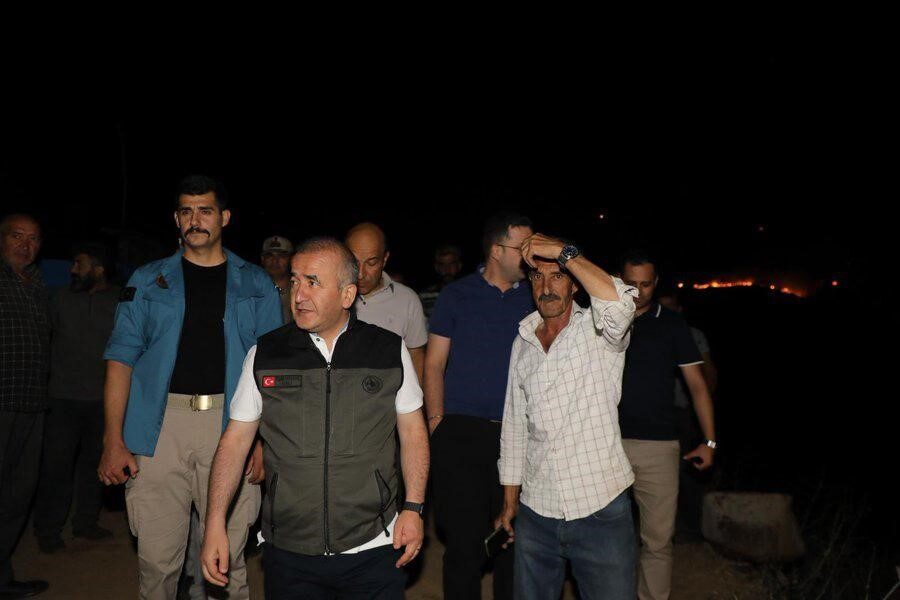 Elazığ’ın Sivrice ilçesi Üğrük Köyü Canberk Mezrası’nda çıkan örtü yangını,