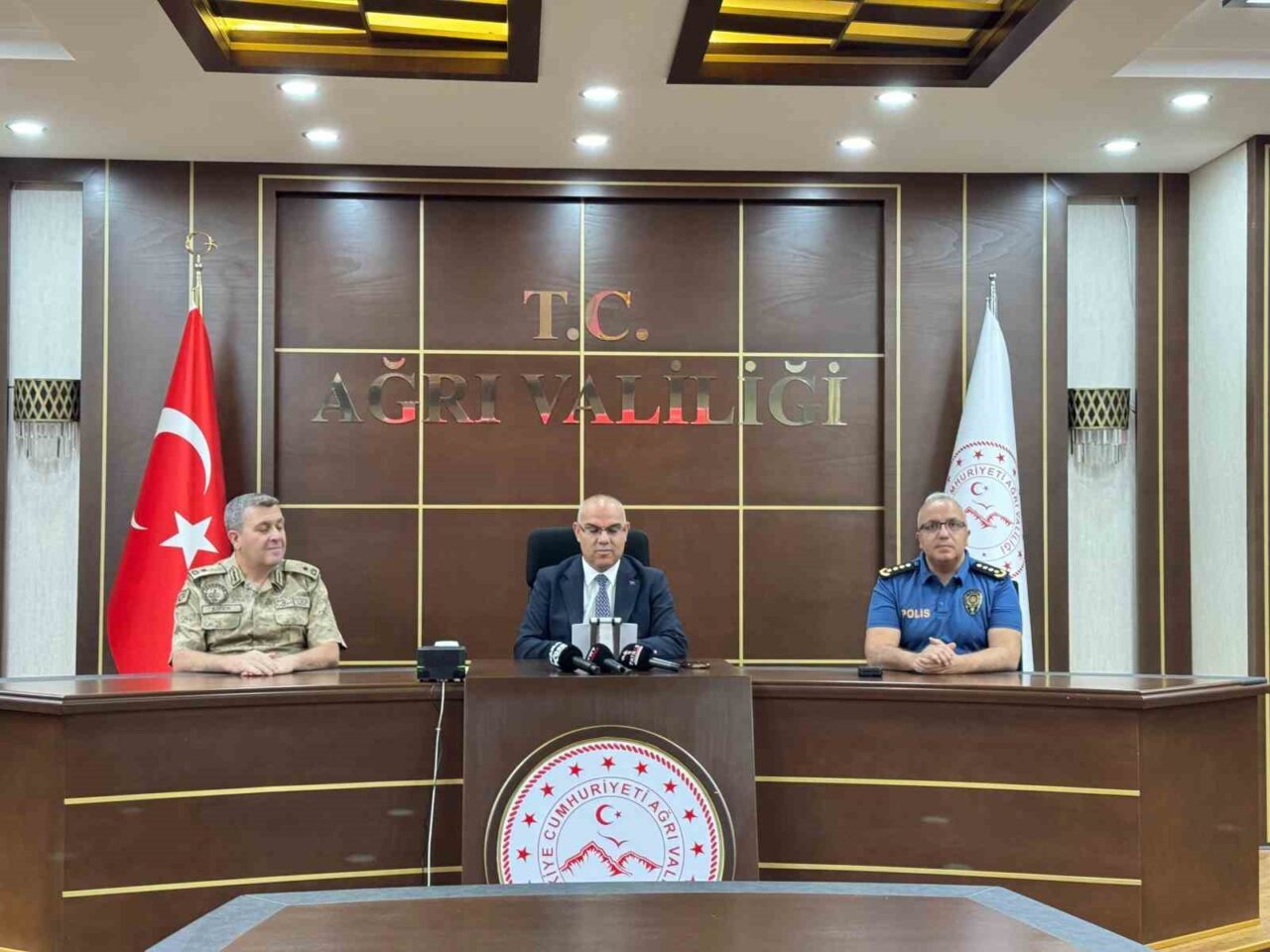 Ağrı Valisi Mustafa Koç başkanlığında gerçekleştirilen Asayiş ve Güvenlik Bilgilendirme