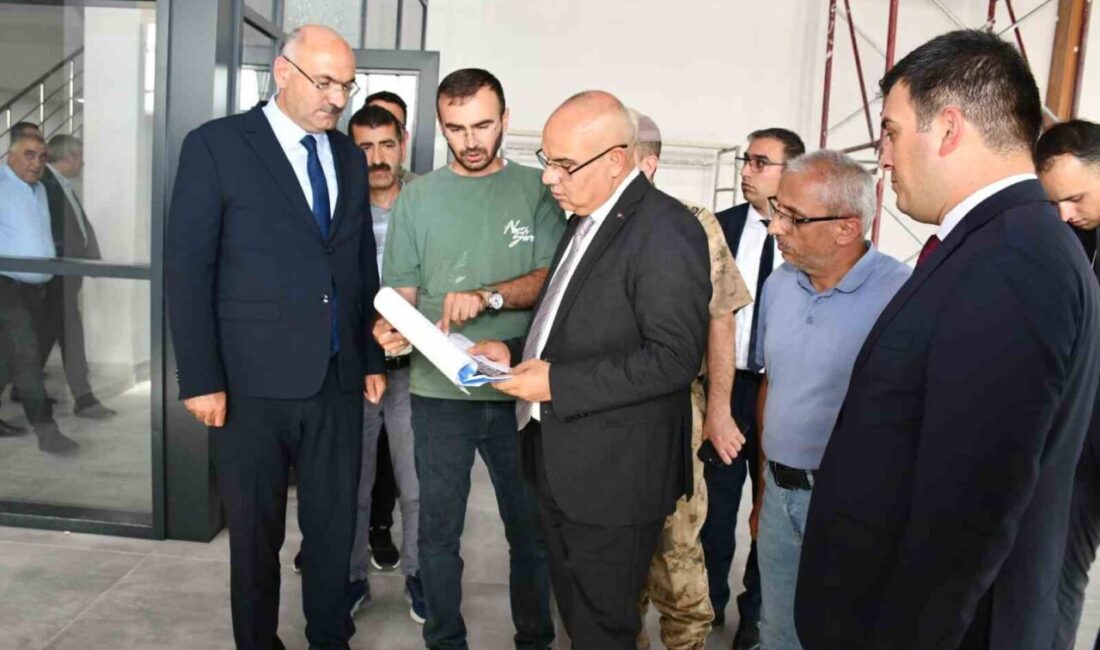 Ağrı Valisi Mustafa Koç, Patnos ilçesinde yoğun bir dizi ziyaret