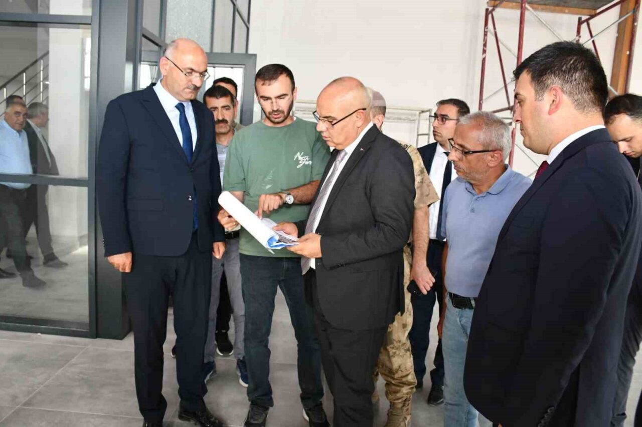 Ağrı Valisi Mustafa Koç, Patnos ilçesinde yoğun bir dizi ziyaret