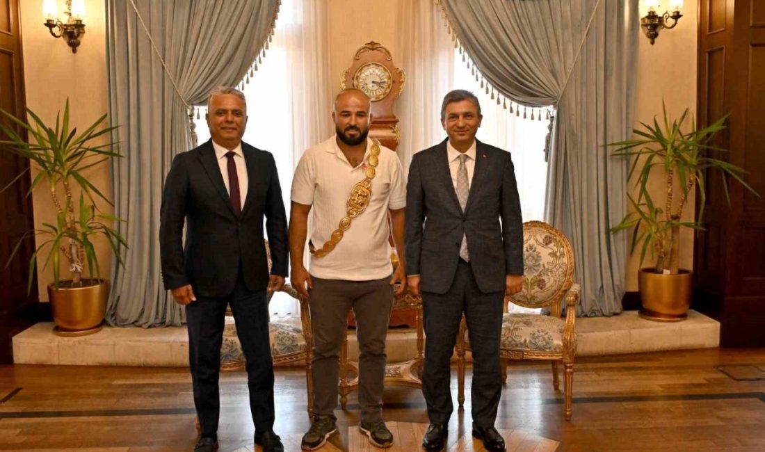 Tarihi Kırkpınar Yağlı Güreşleri’nin 664’üncü yılında altın kemeri Antalya’ya getiren