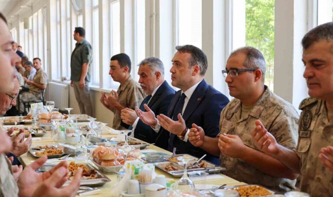 Bilecik Valisi Faik Oktay Sözer, Bilecik Jandarma Eğitim Komutanı Tümgeneral