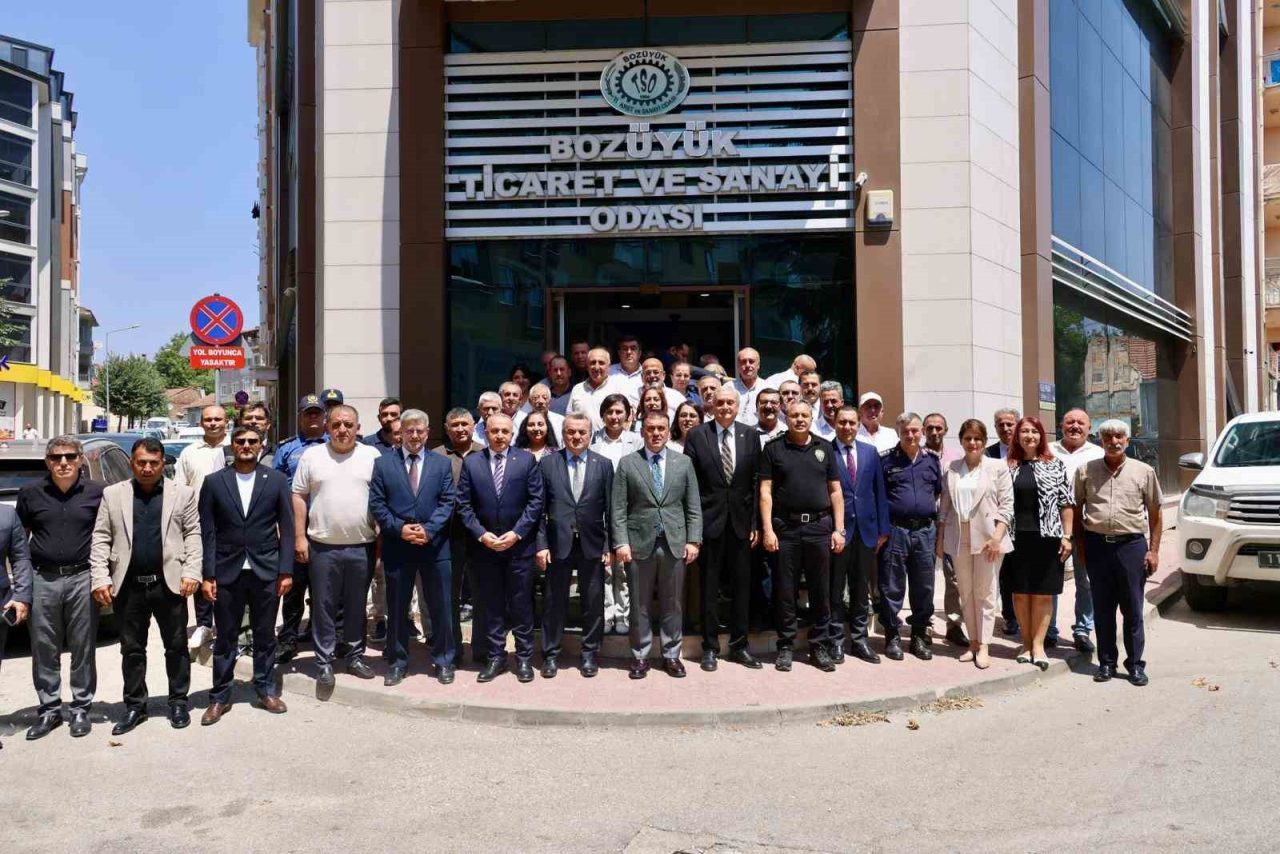 Bilecik Valisi Faik Oktay Sözer, mahalle ve köy muhtarlarının sorunlarını