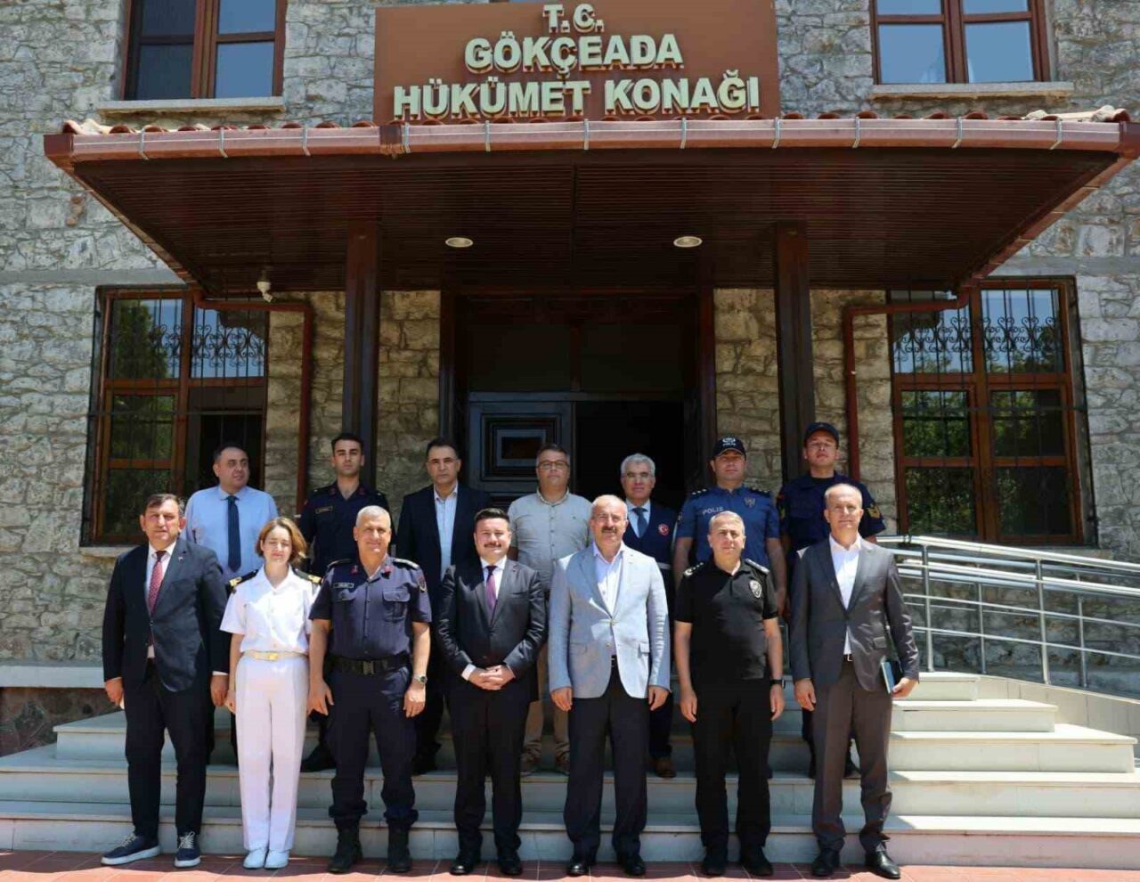 Çanakkale Valisi Doç. Dr. Ömer Toraman, göreve başlayan Gökçeada Kaymakamı