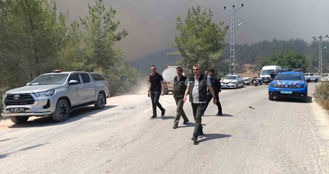 Mersin’in Silifke ilçesinde çıkan orman yangını sürerken, Vali Atilla Toros