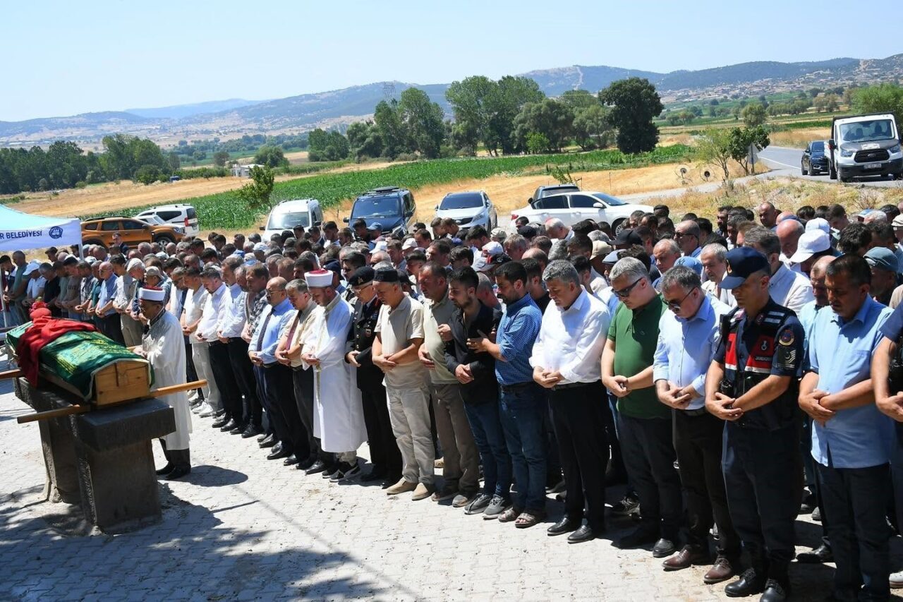 Balıkesir Valisi İsmail Ustaoğlu, Karesi ilçesi Deliklitaş Mahallesi’nde gölette boğularak