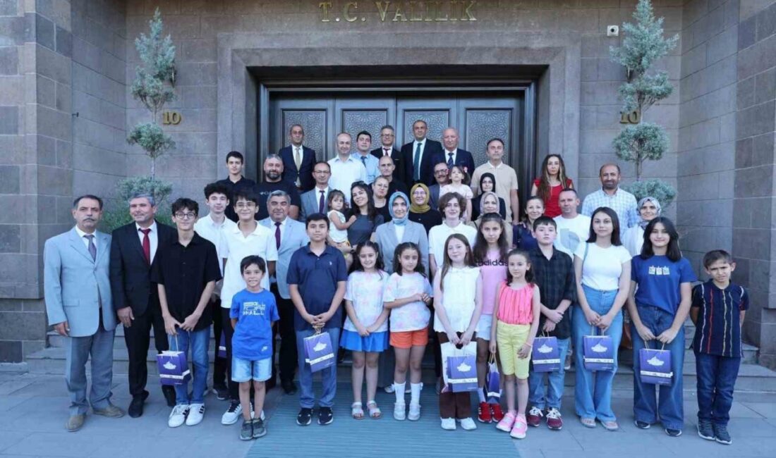 Afyonkarahisar Valisi Doç. Dr. Kübra Güran Yiğitbaşı, kentte LGS ve