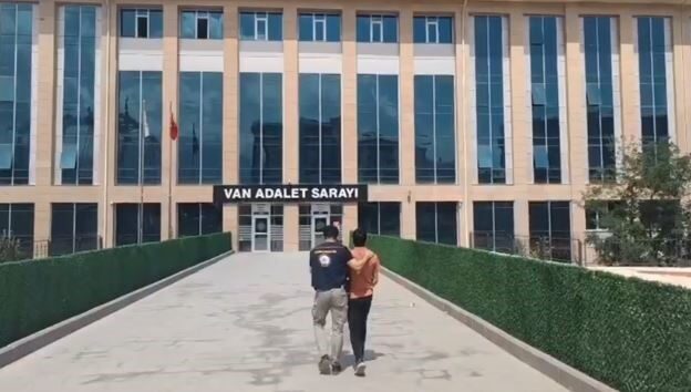 Van’da göçmen kaçakçılığına yönelik çalışmada gözaltına alınan 8 organizatörden 2’si