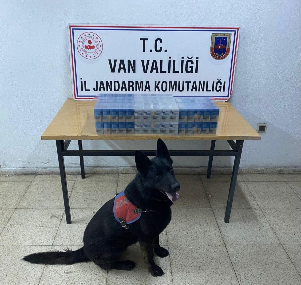 Van’da jandarma ekipleri tarafından düzenlen 8 ayrı operasyonla kaçak sigara
