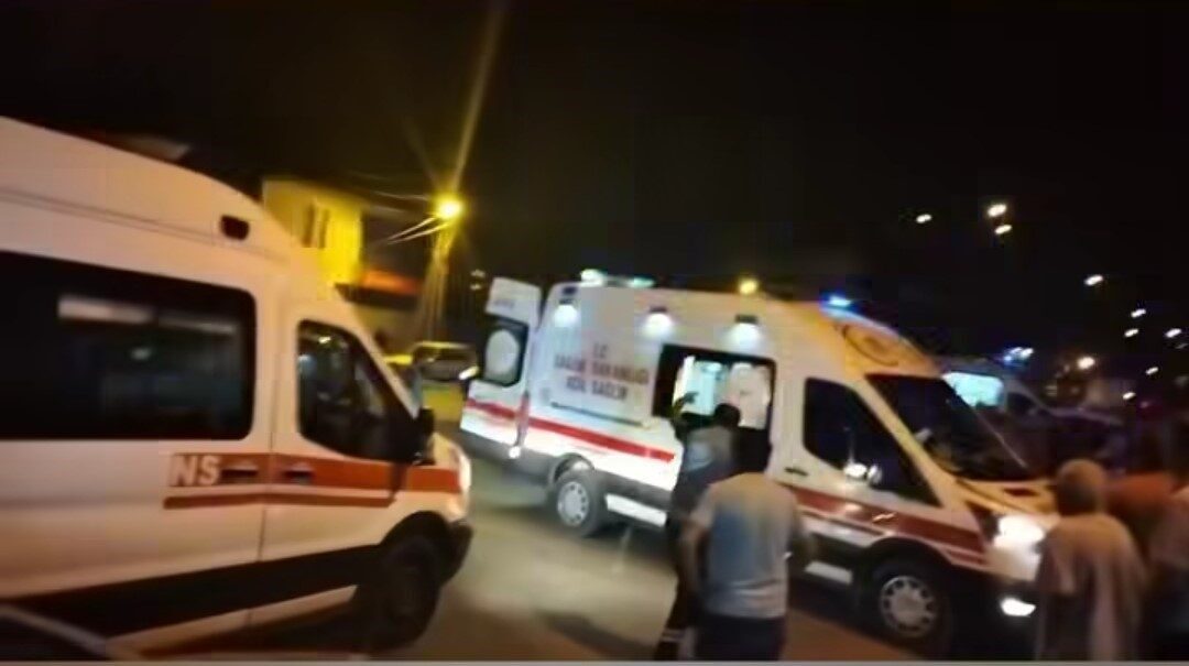 Van’da üç aracın karıştığı trafik kazasında 5 kişi yaralandı. Edinilen