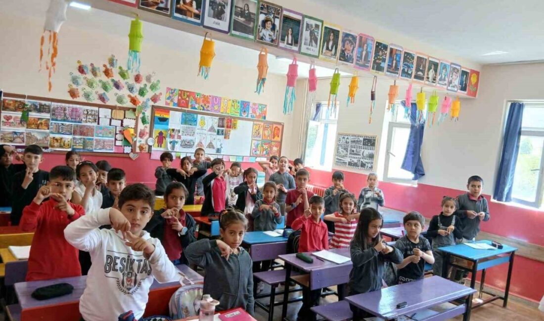 Milli Eğitim Bakanı Yusuf Tekin’in tanıttığı “Maarifin Yüz Akı” adlı