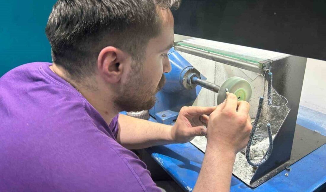 Van’da el sanatları ustası Berke Tomar, 10 yıl önce hobi