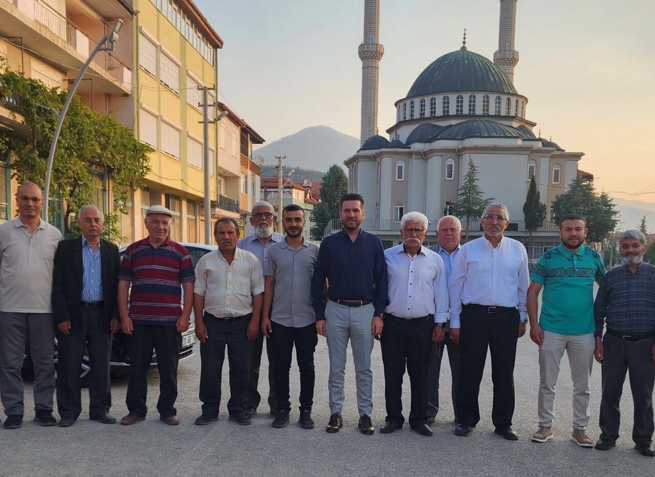 DENİZLİ (İHA) – Hemşehrileriyle sabah namazında buluşup çay simit kahvaltı