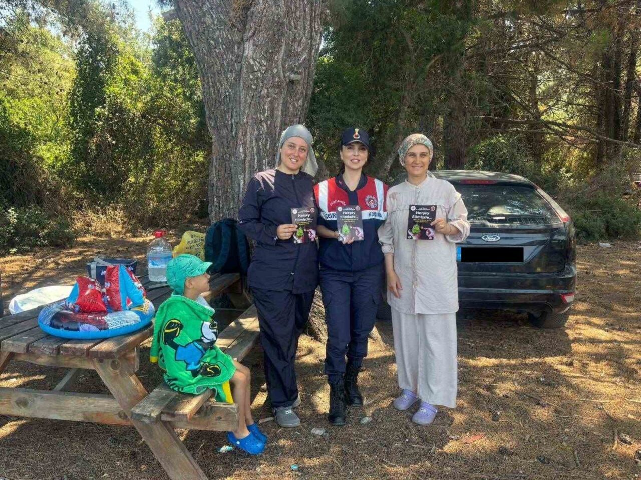 Aydın’ın Kuşadası ilçesinde vatandaşlar yükselen hava sıcaklıkları ile birlikte artan