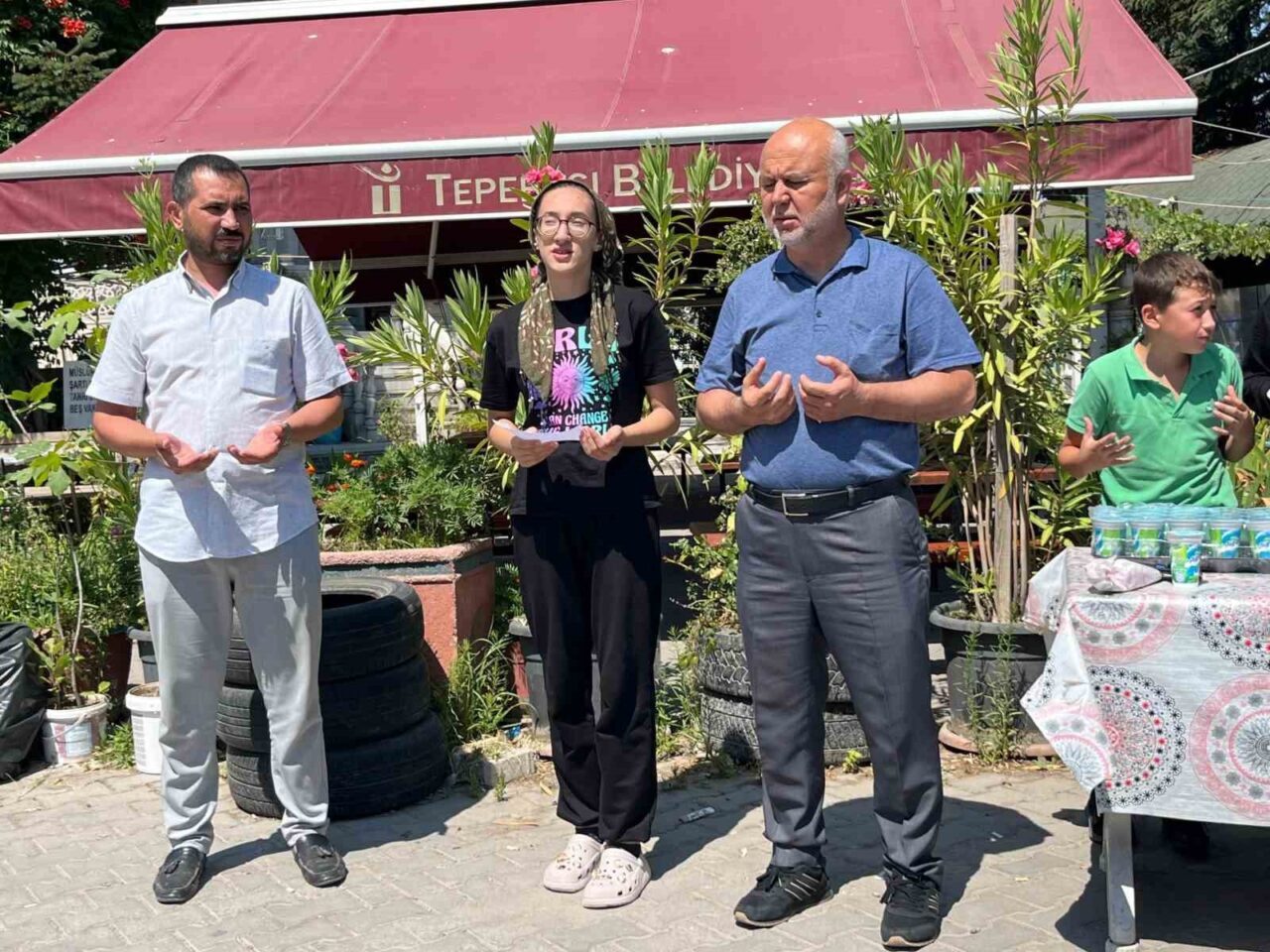 ESKİŞEHİR (İHA) – Eskişehir’de yaz Kur’an kursuna katılan öğrencilere ikram