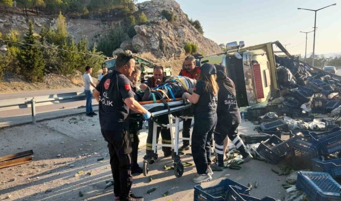 Burdur-Fethiye karayolunda virajı alamayan sebze yüklü kamyonun refüje devrilmesi sonucu