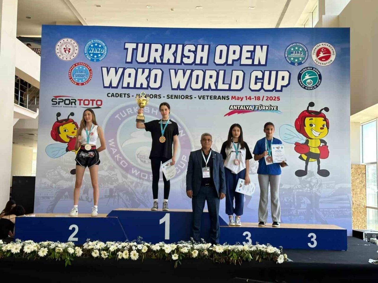 Kick boksun en zorlu branşlarından biri olan K-1 stilinde, 52