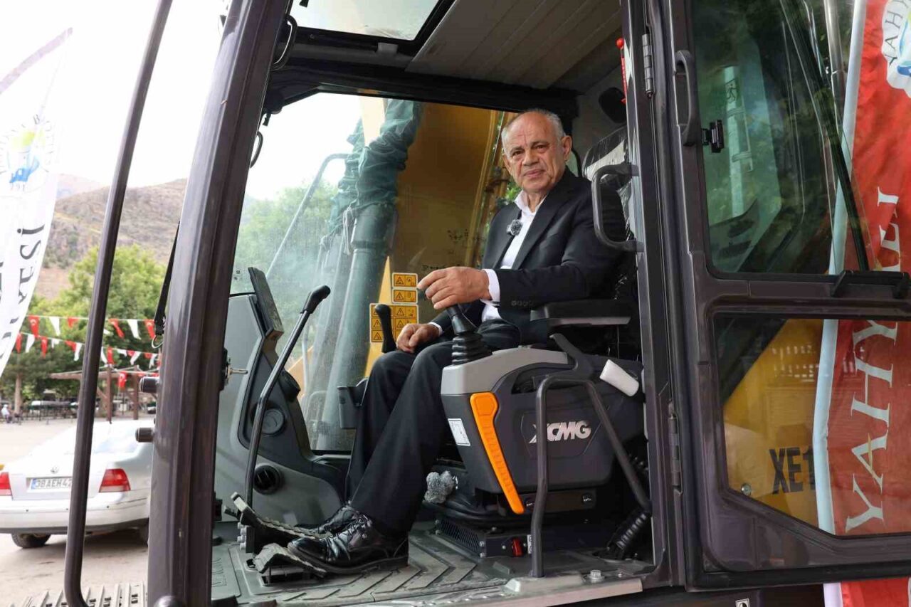 Yahyalı Belediyesi, hizmet kalitesini artırmak amacıyla araç ve iş makinesi