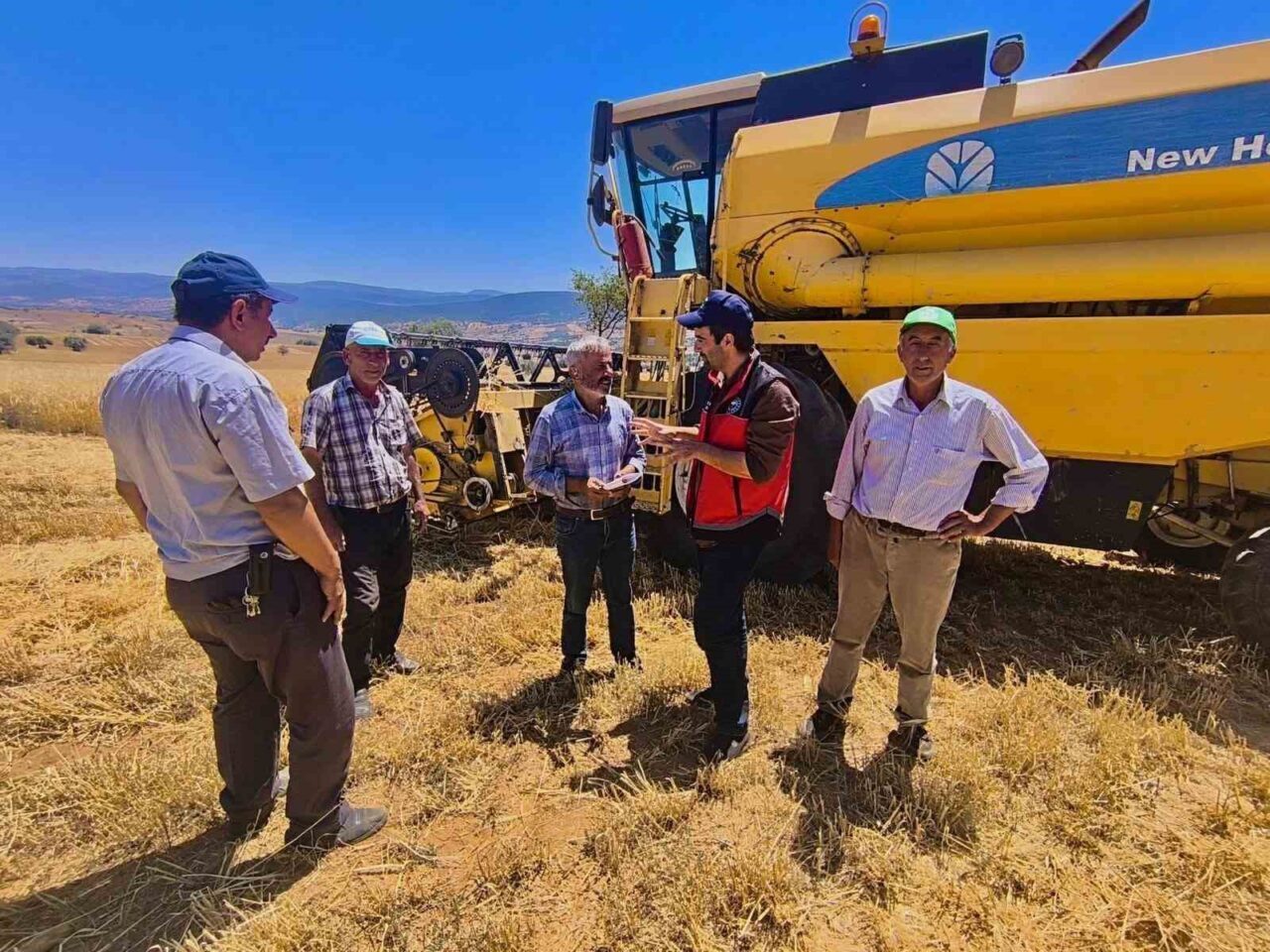 Konya’nın Yalıhüyük ilçesinde tarım arazilerinde hasat ve biçerdöver kontrolleri ile
