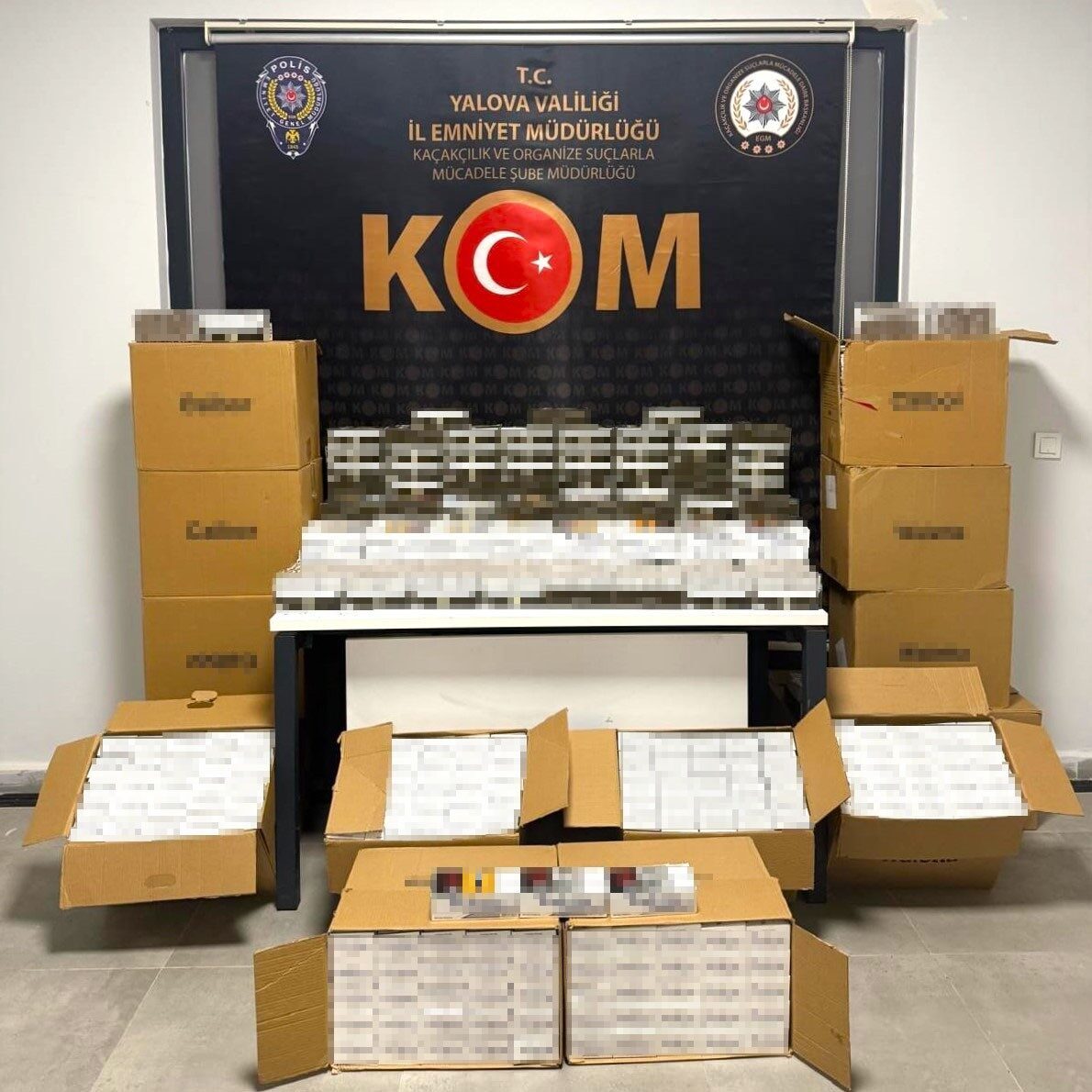 Yalova’da bir kamyonette yapılan kontrolde 15 koli içinde toplam 150