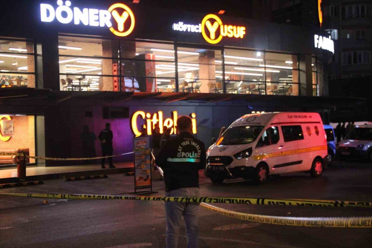 Kayseri’nin Kocasinan ilçesinde bir restoran önünde 20 yaşındaki gencin ölümüyle