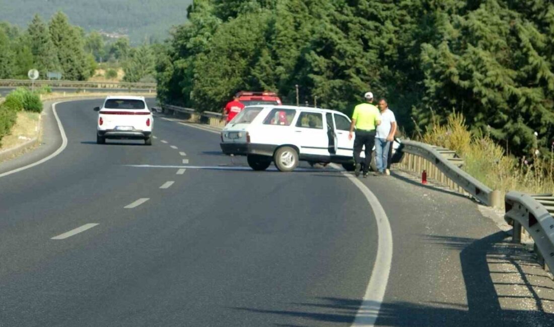Muğla’nın Menteşe ilçesinde seyir halindeyken motor kısmından alev alan bir
