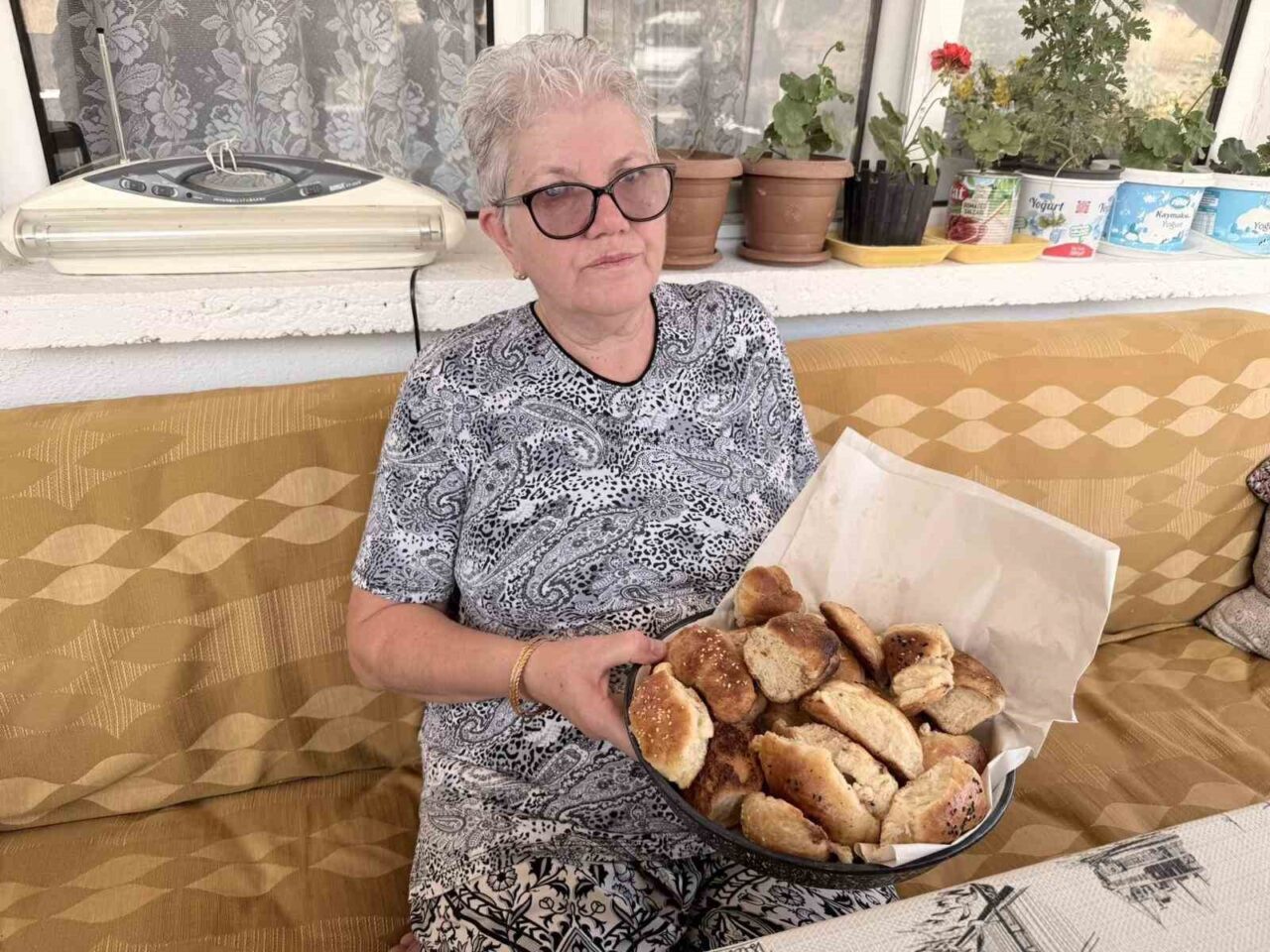 Eskişehir’in Seyitgazi ilçesinde yaşayan bir aile, Afyonkarahisar’da orman yangınlarıyla mücadele