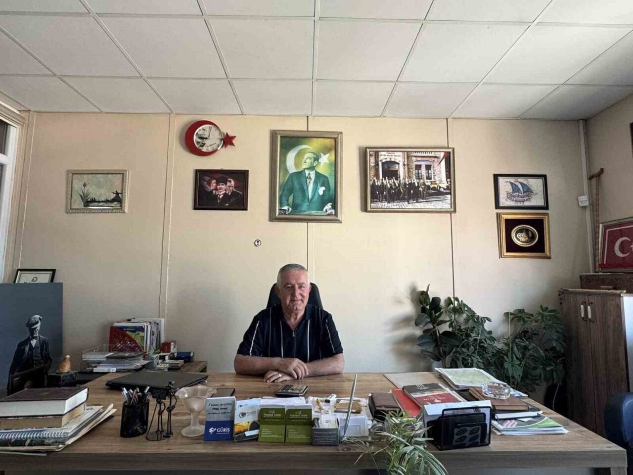 Bilecik’te bir tarım aletleri ve ürünler satan işyeri sahibi Ali