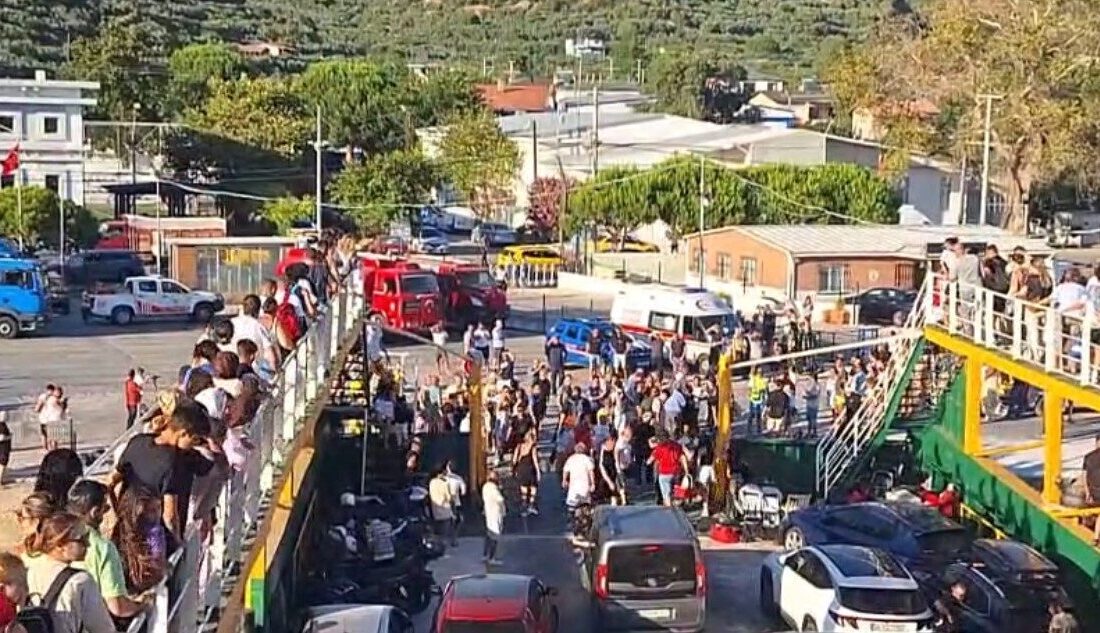 Balıkesir’in Marmara Adası açıklarında makine dairesinde yangın çıkan feribot, yürütülen