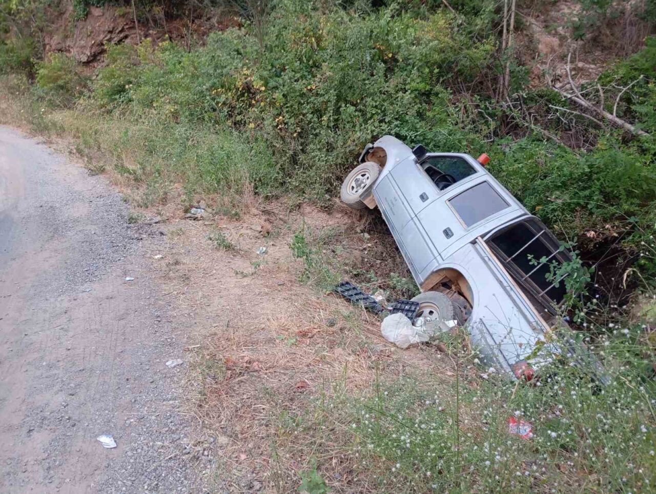 Antalya’nın Gazipaşa ilçesinde devam eden orman yangınında görevli personellere yemek