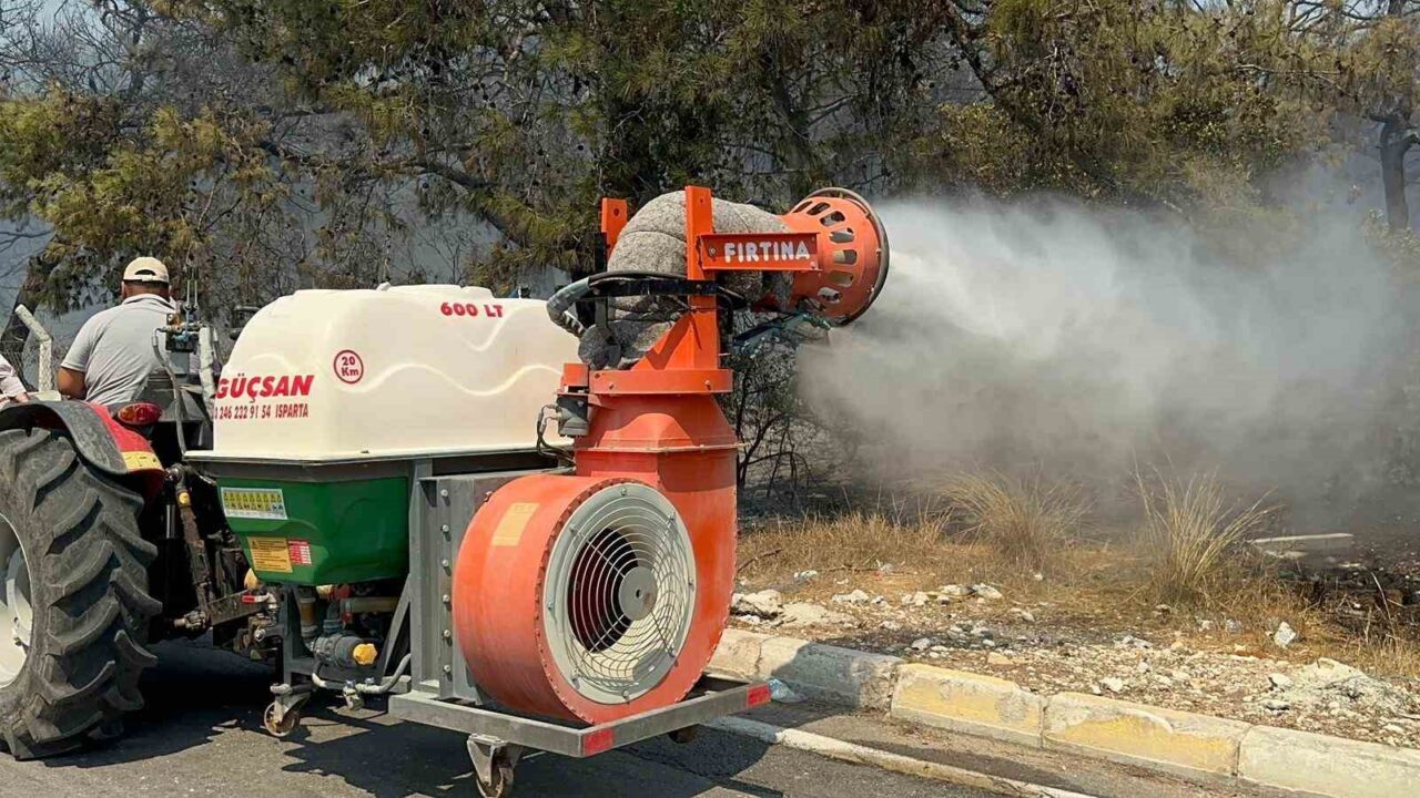 Antalya’nın Muratpaşa ilçesinde, ormanlık alanda çıkan yangın paniğe neden oldu.