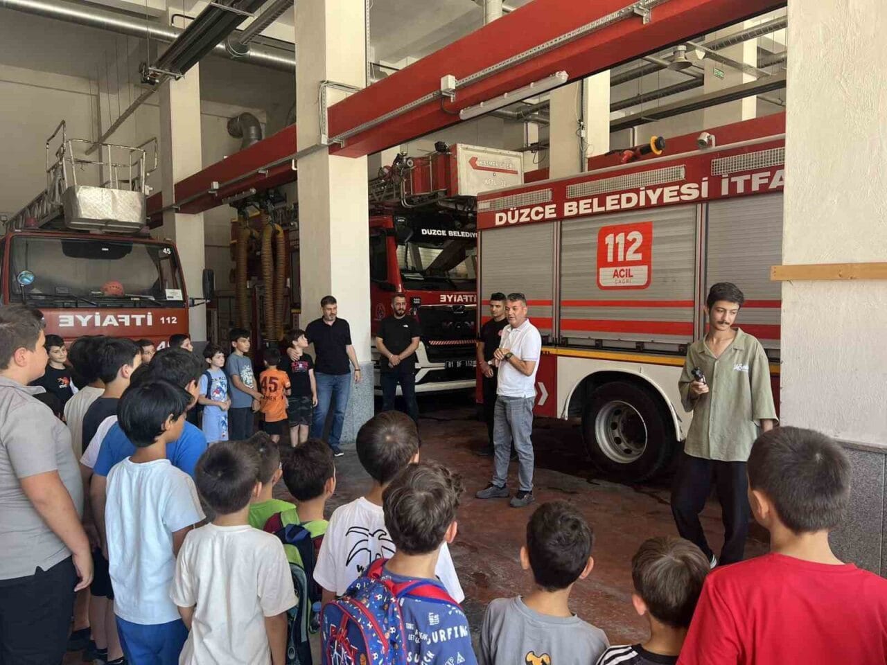 DÜZCE(İHA) – Gençlik Spor Bakanlığı Gençlik Yaz Kulübü’nün minik üyeleri,