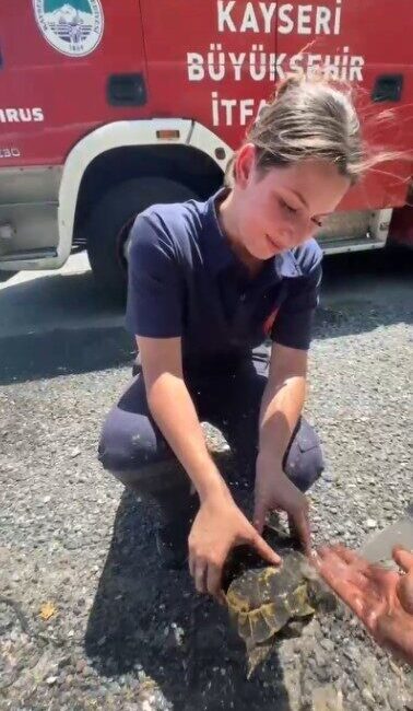 Kayseri Büyükşehir Belediyesi İtfaiye ekipleri, Talas ilçesi Reşadiye Mahallesi’nde çıkan