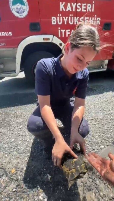 Kayseri Büyükşehir Belediyesi İtfaiye ekipleri, Talas ilçesi Reşadiye Mahallesi’nde çıkan