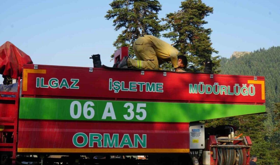 Çankırı’da orman yangınıyla mücadeleye katılan orman işletme personelinin ikindi namazını