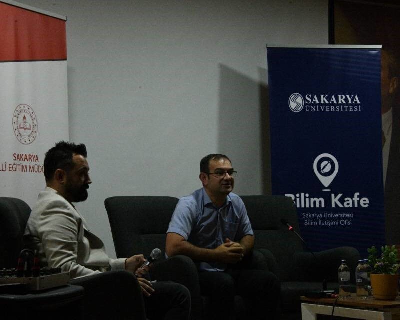 Sakarya Üniversitesi Bilim İletişimi Ofisi bünyesinde gerçekleştirilen Bilim Söyleşileri serisinin