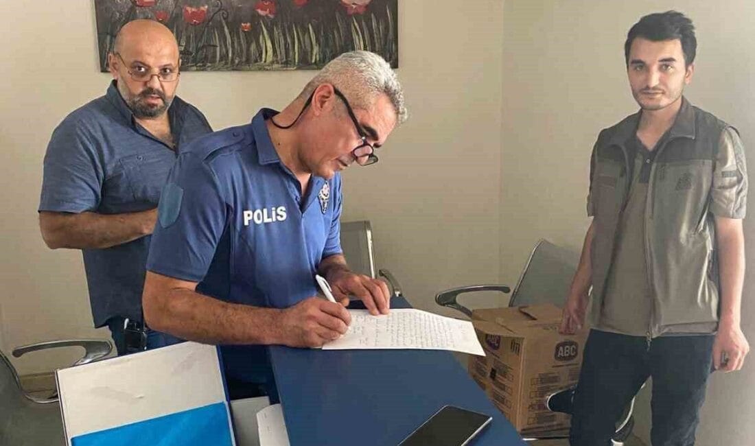 Tokat’ın Erbaa ilçesinde yaralı halde bulunan kızıl şahin koruma altına